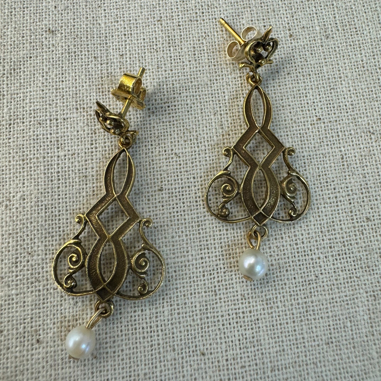 14K gold Drop Earrings set with Pearl