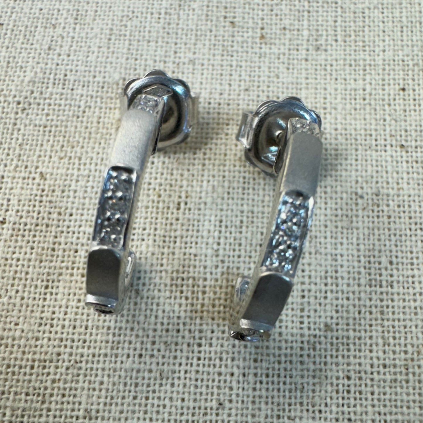 18K gold hoop earrings set with Diamonds