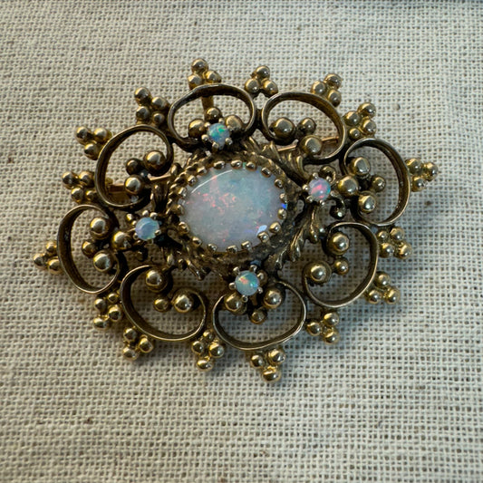14K gold Brooch set with Opal