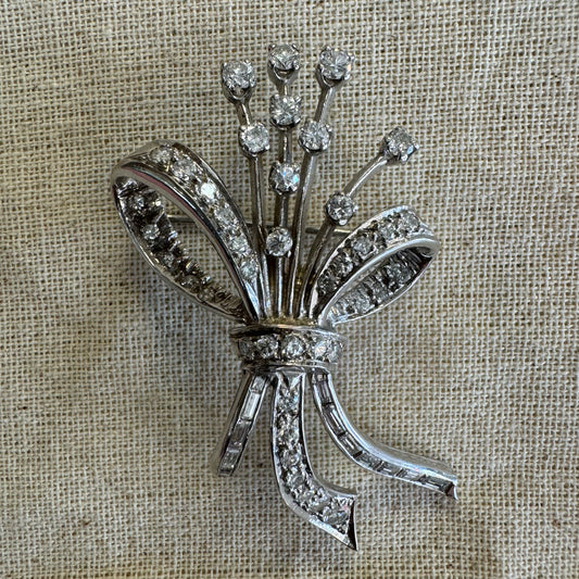 14K gold pin set with Diamonds