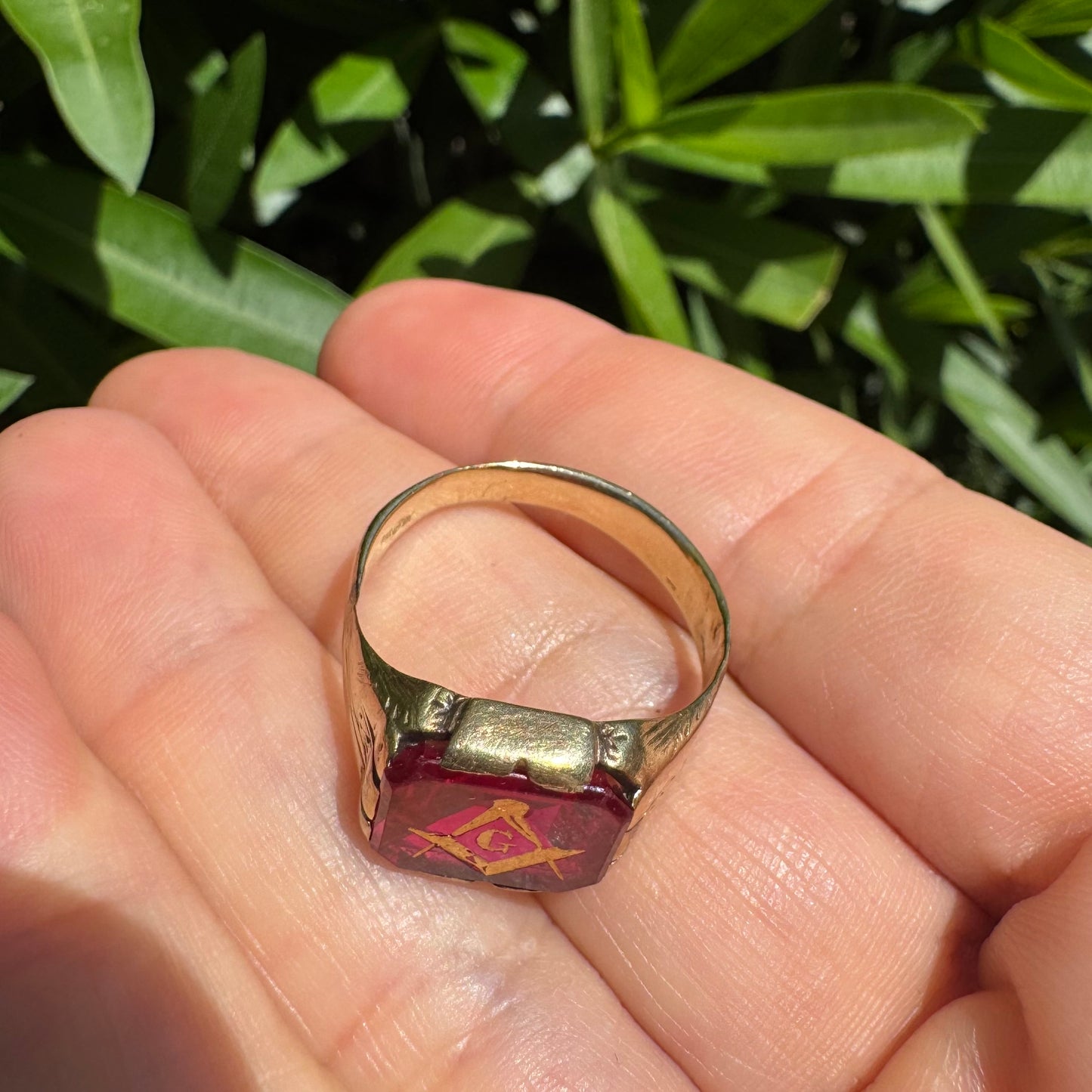 10K gold “Freemason” ring set with red gemstone with the iconic compass square and the letter “G” in gold