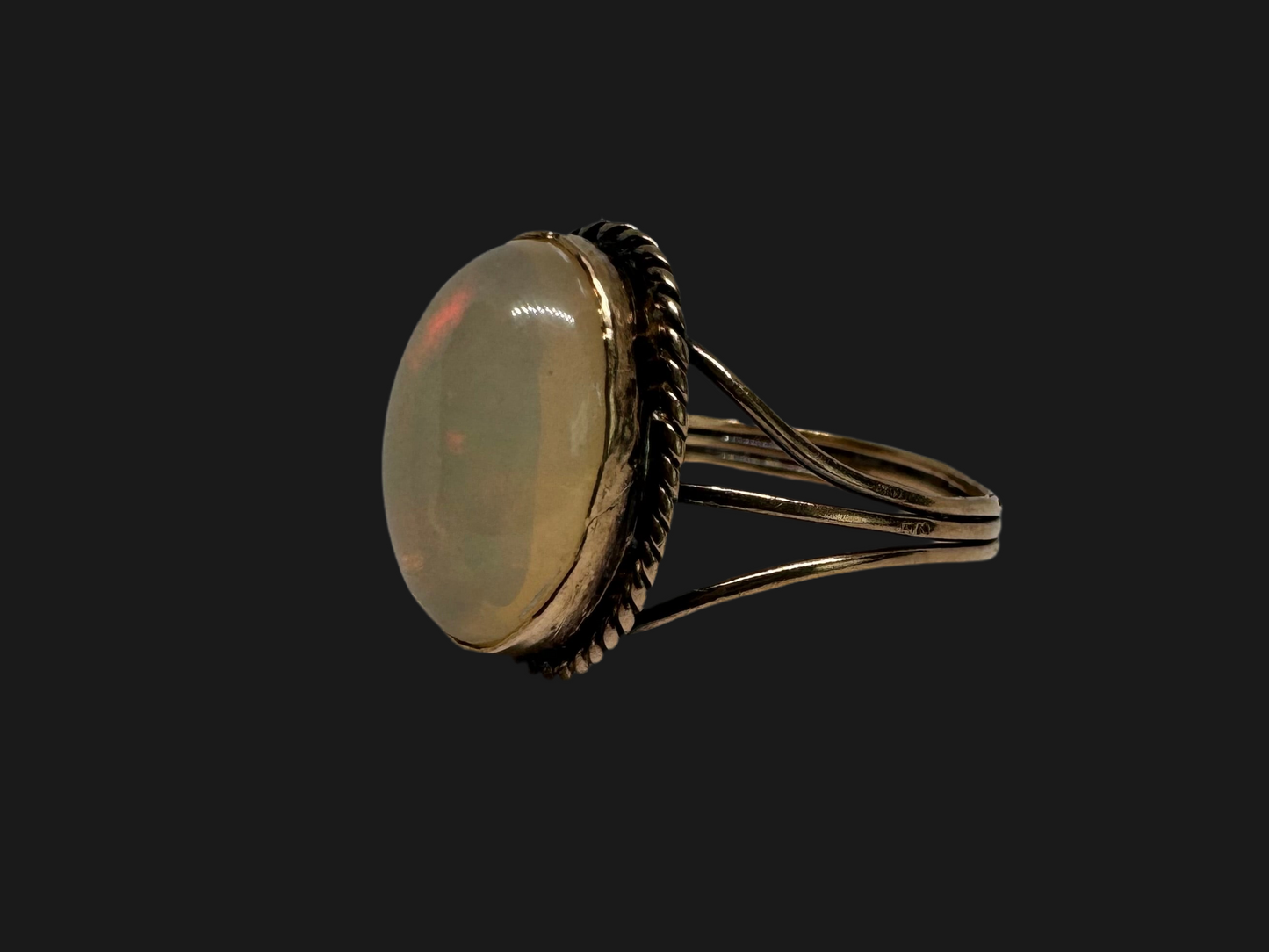 10K gold ring set with Opal