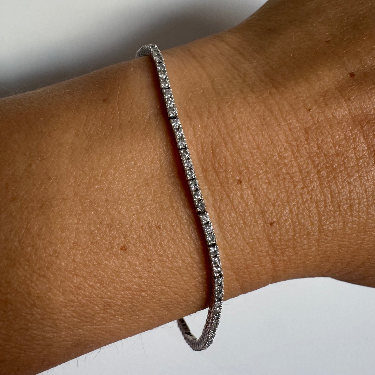 14K gold diamond bracelet with a sleek & elegant design.