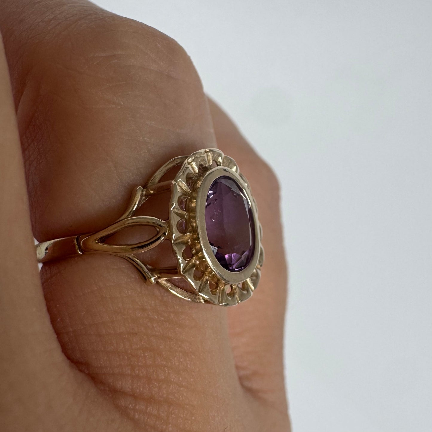 9K gold ring set with a mesmerizing deep purple Amethyst, framed by delicate details that give it a romantic and regal feel.