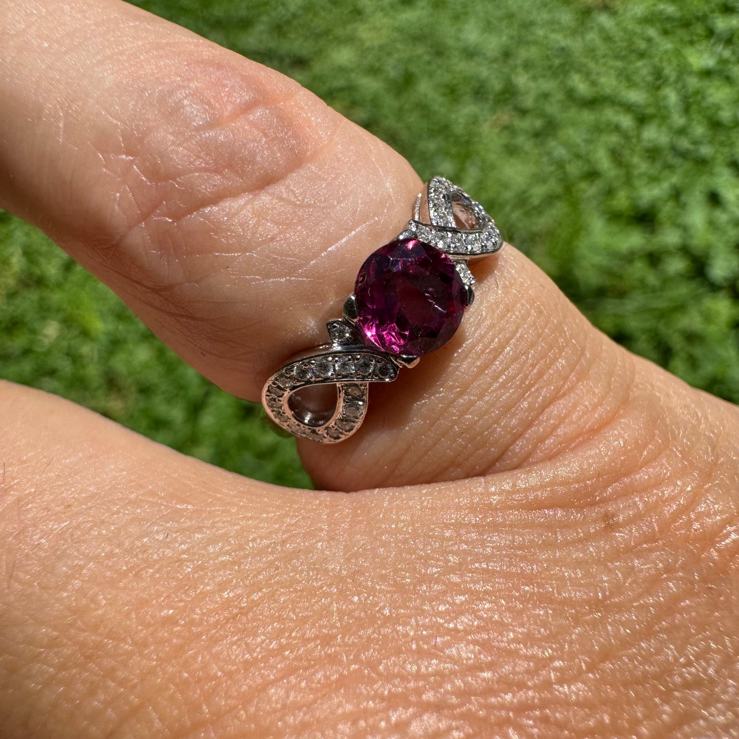 18K gold ring set with Pink Tourmaline & Diamonds