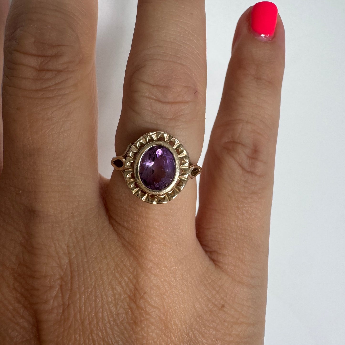 9K gold ring set with a mesmerizing deep purple Amethyst, framed by delicate details that give it a romantic and regal feel.