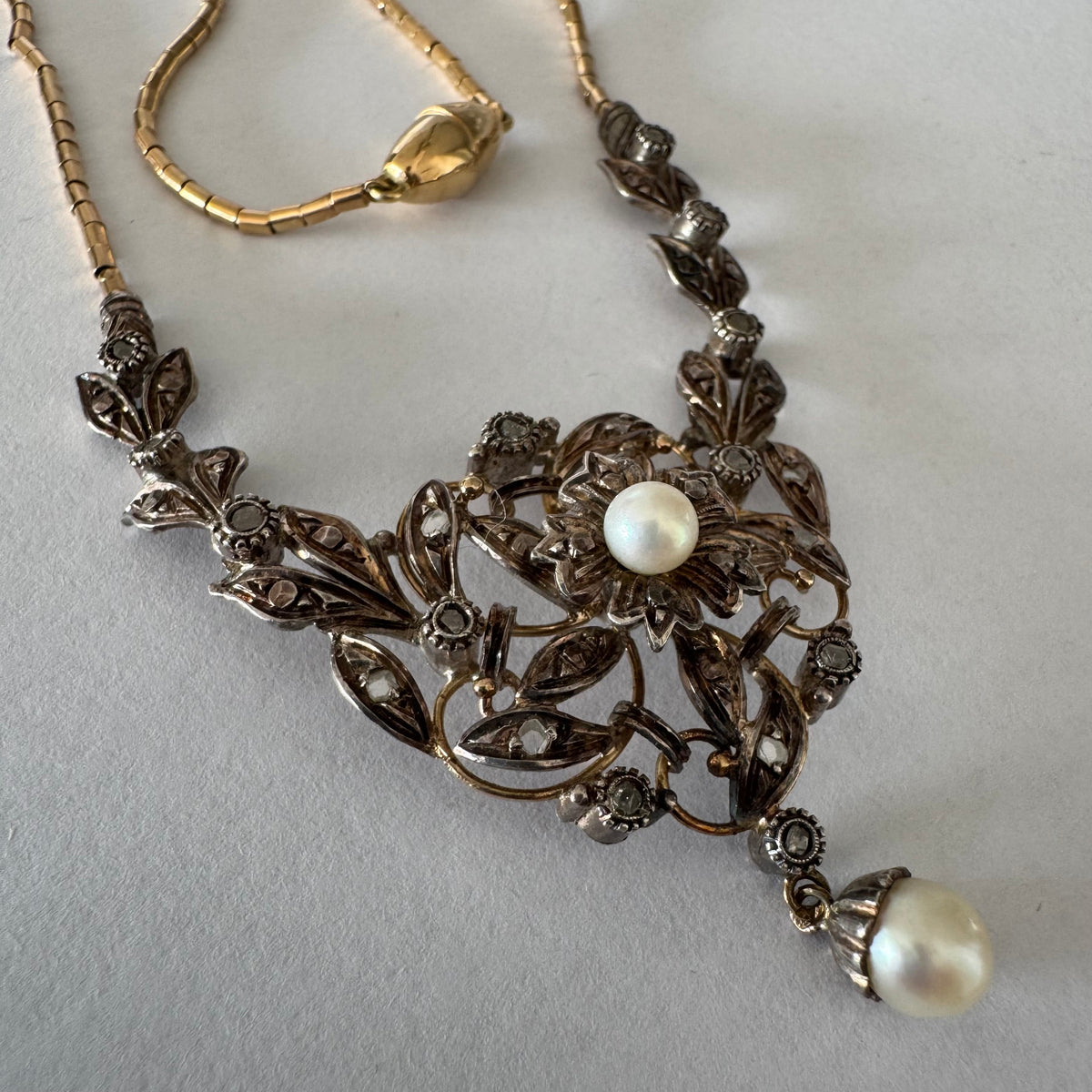 14K Gold Necklace with Pearls
Floral design & Diamonds with delicate details and a magnetic clasp.