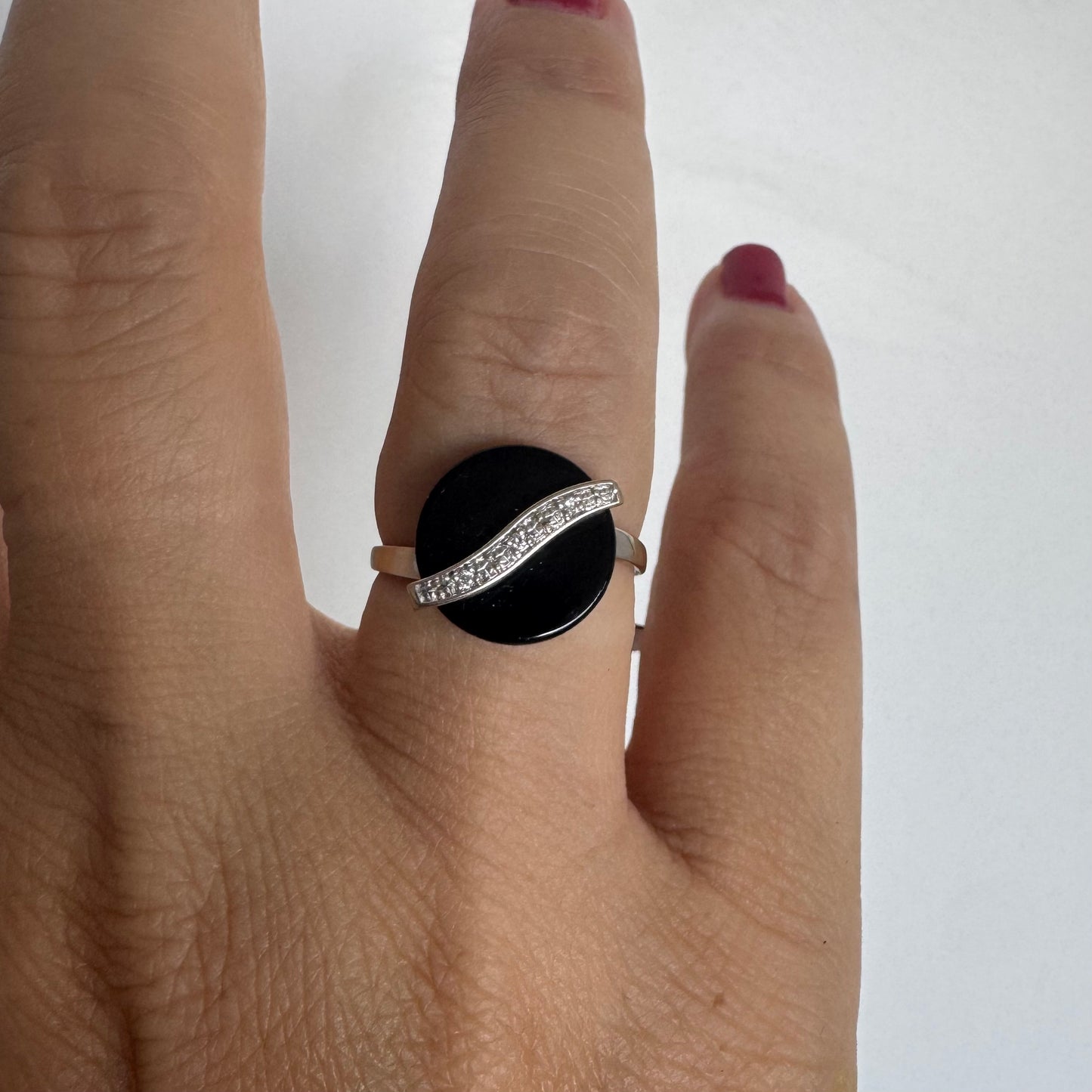 18K gold ring set with a polished round black Onyx