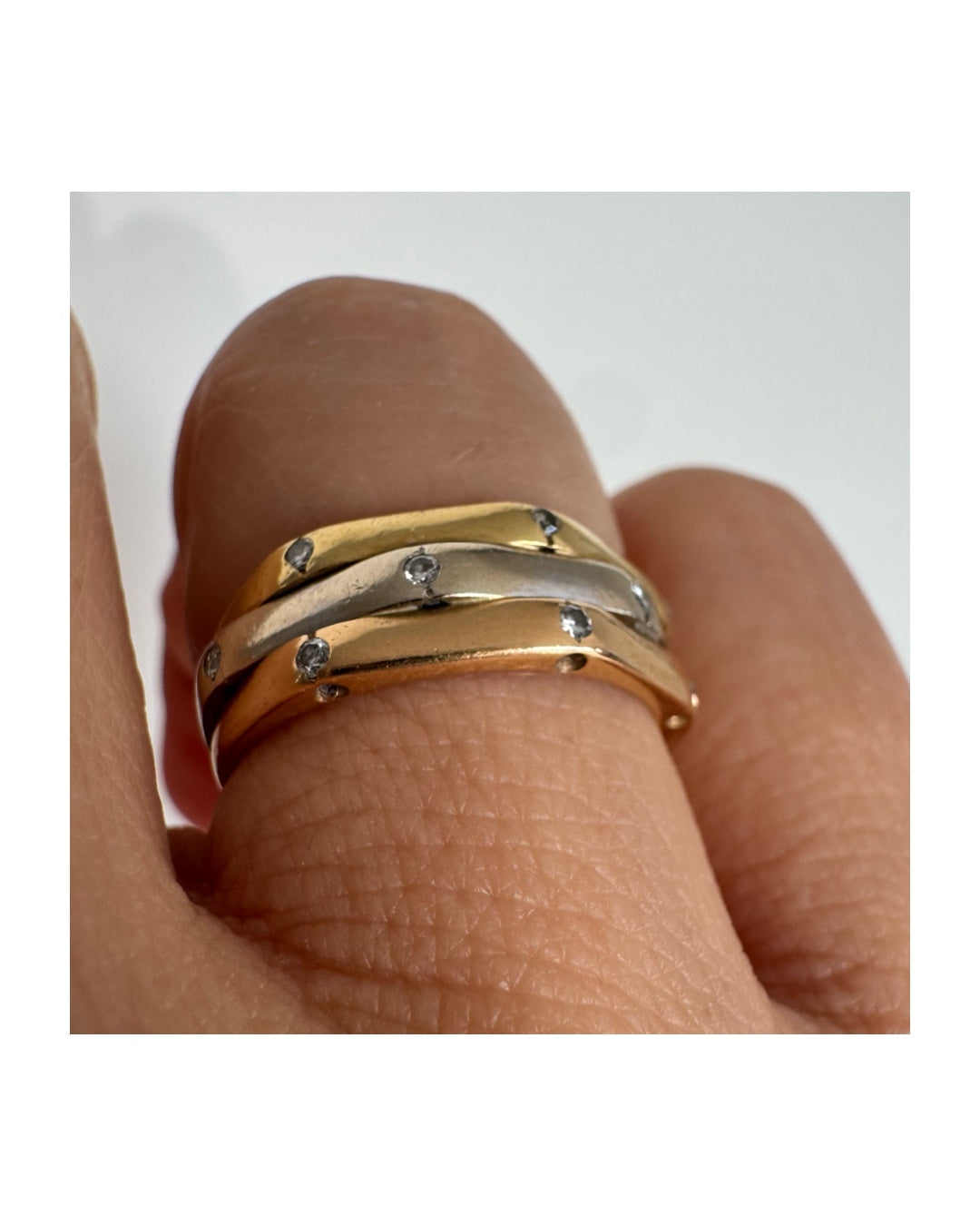 18K gold ring crafted in yellow, white, and rose gold, featuring a triple-band design set with Diamonds