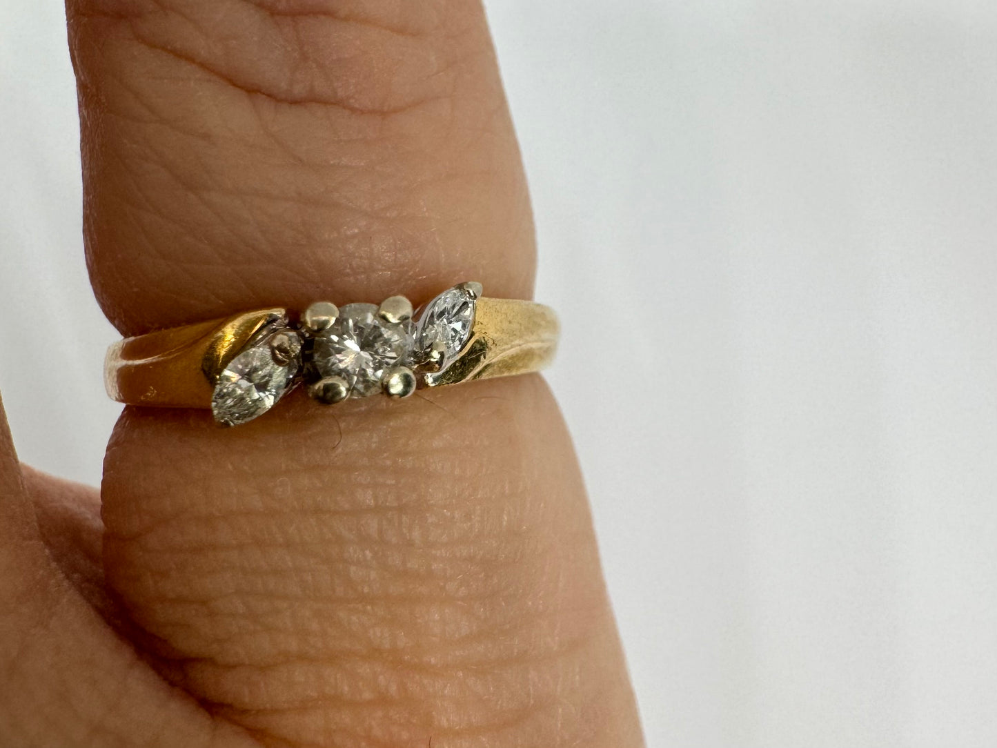 14K gold ring set with Diamonds