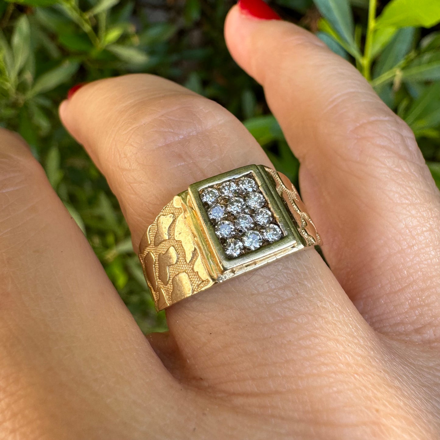 14K gold ring set with Diamonds