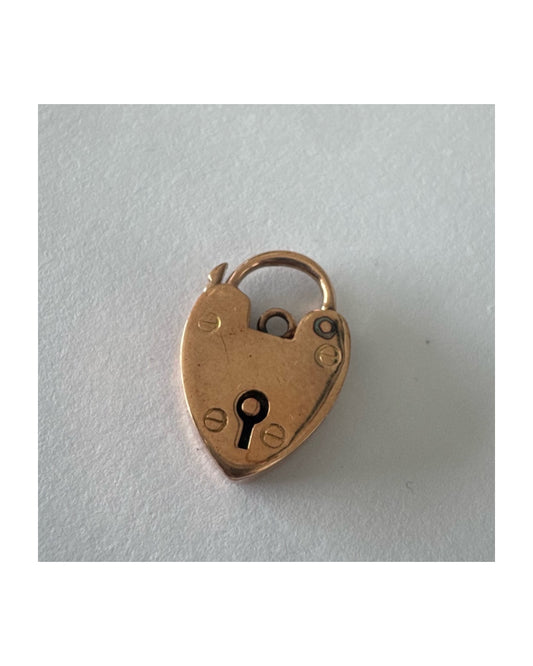 9K gold heart padlock pendant in a vintage design.