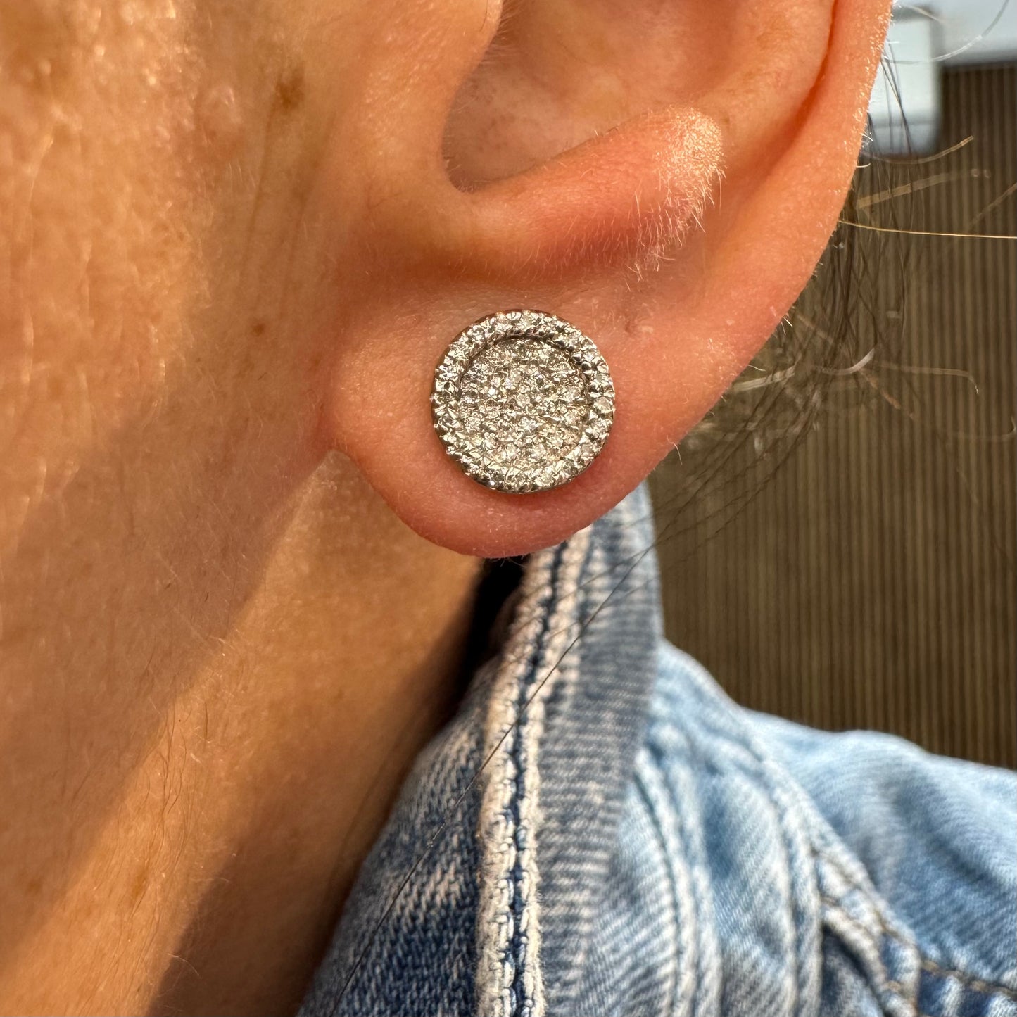 14K white gold diamond stud earrings, set with sparkling Diamonds in a rich pavé setting for maximum brilliance.