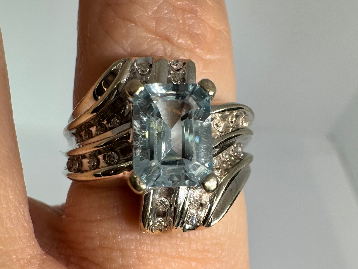 14K gold ring set with Aquamarine & Diamonds