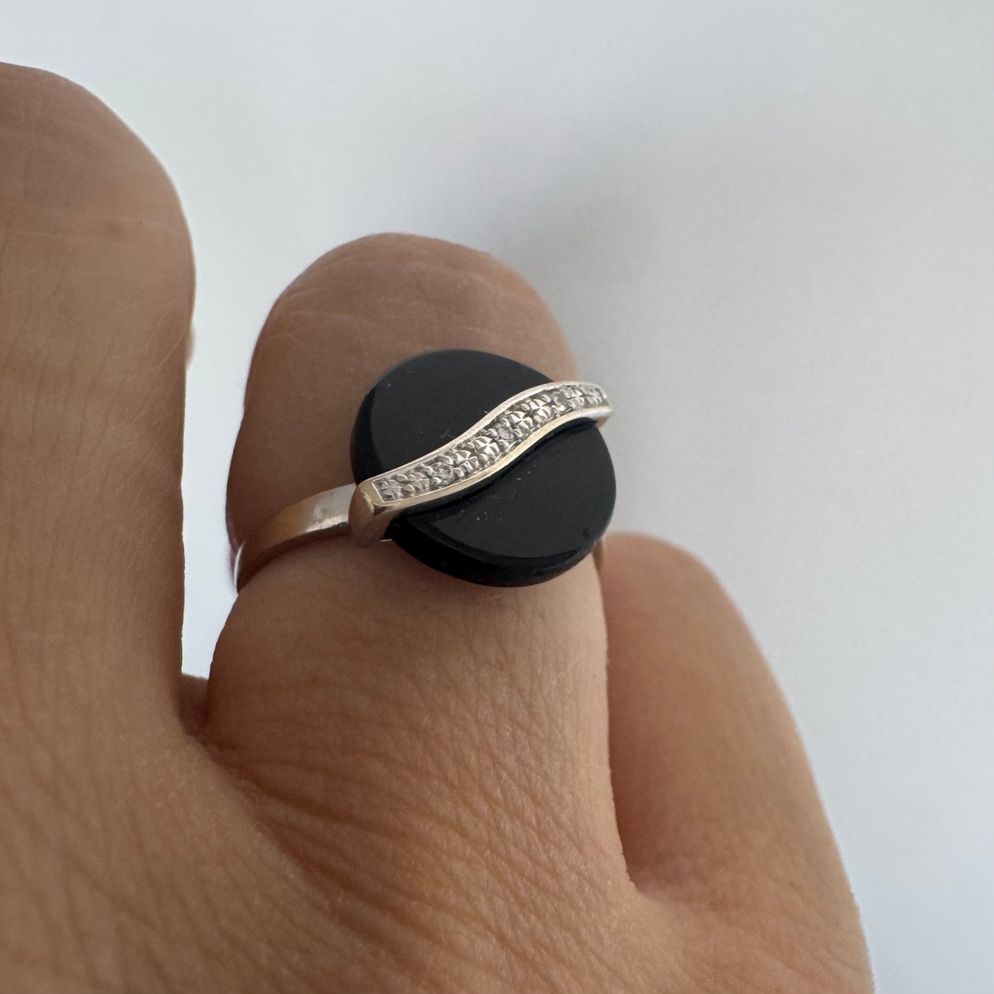 18K gold ring set with a polished round black Onyx