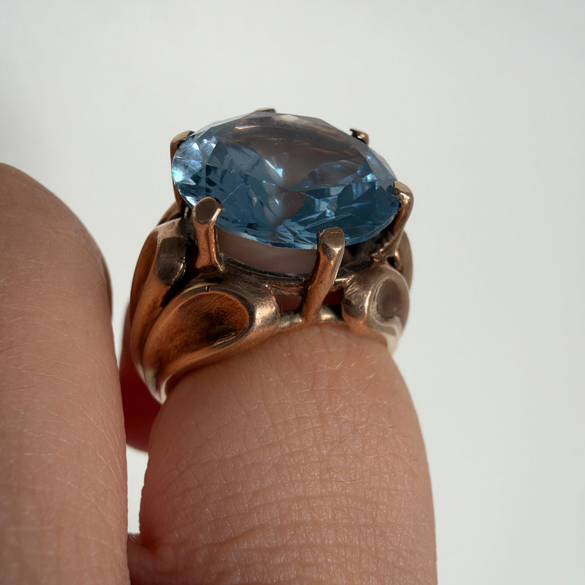 9K gold vintage ring with a large faceted blue topaz