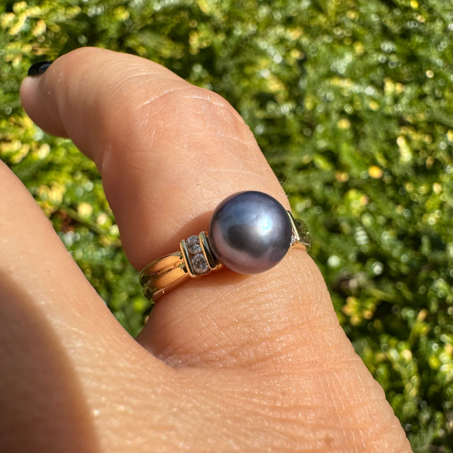 14K gold ring set with Black Pearl & Diamonds