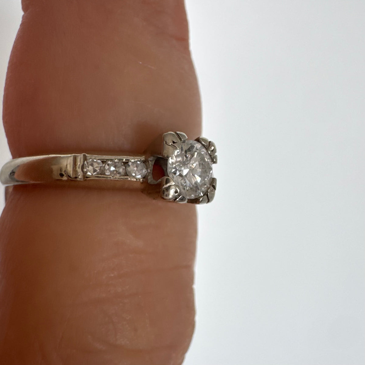14K gold ring set with Diamonds