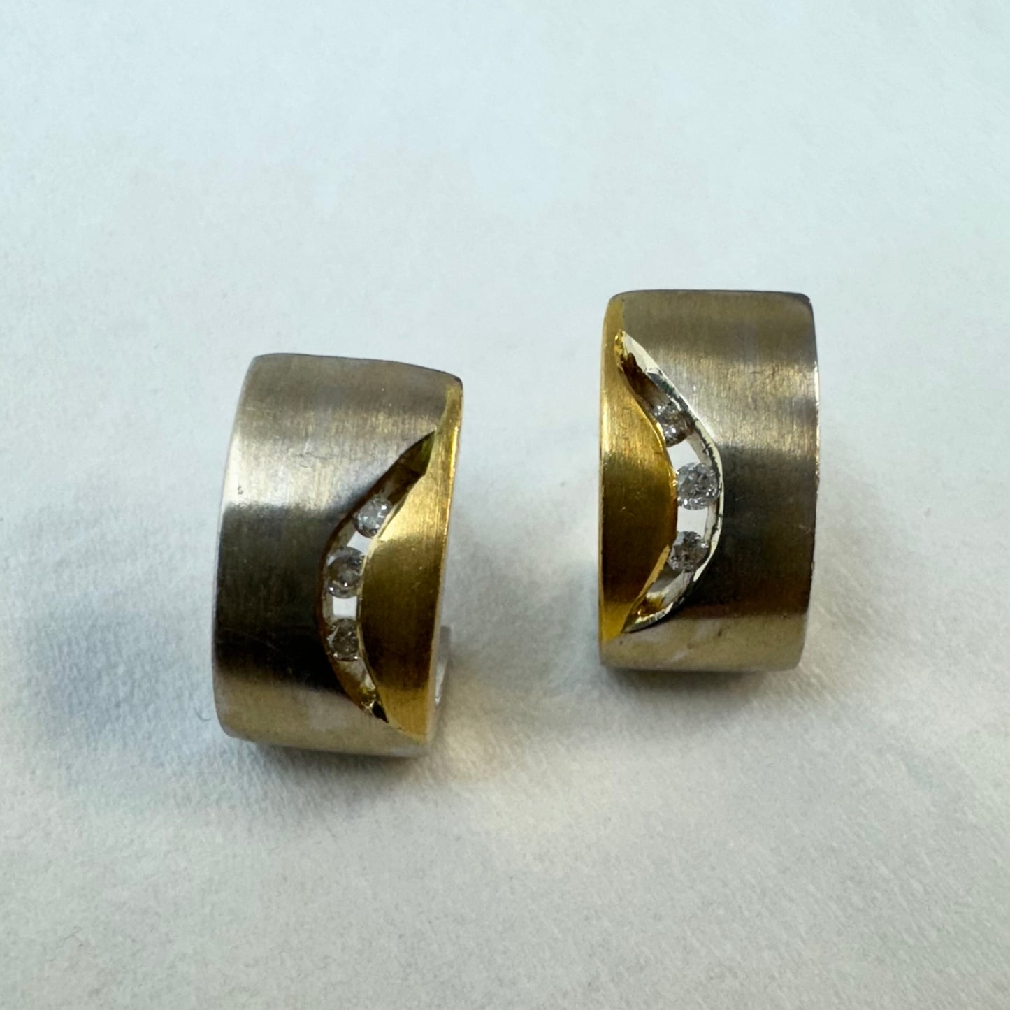 18K gold earrings set with Diamonds