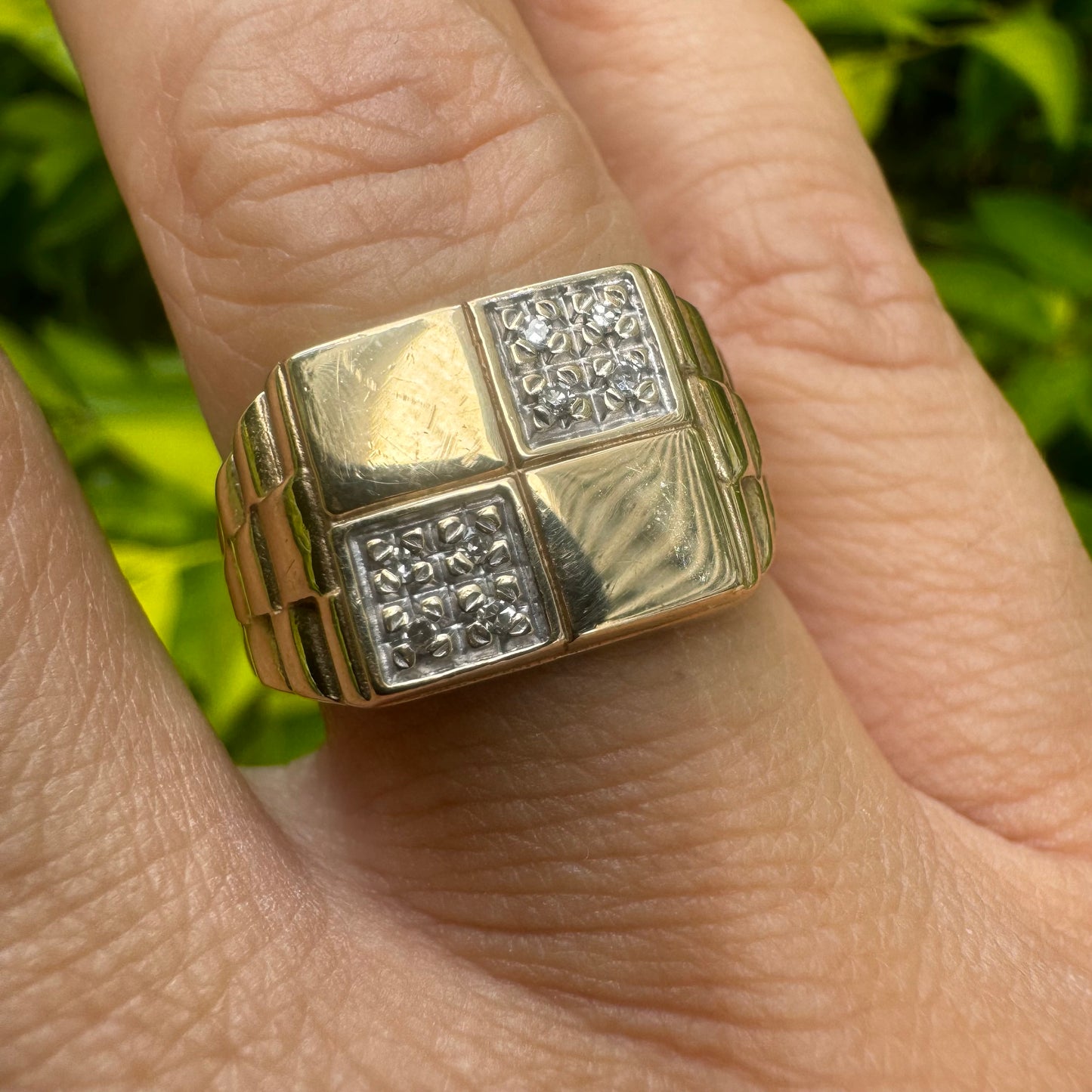 9K gold ring set with Diamonds