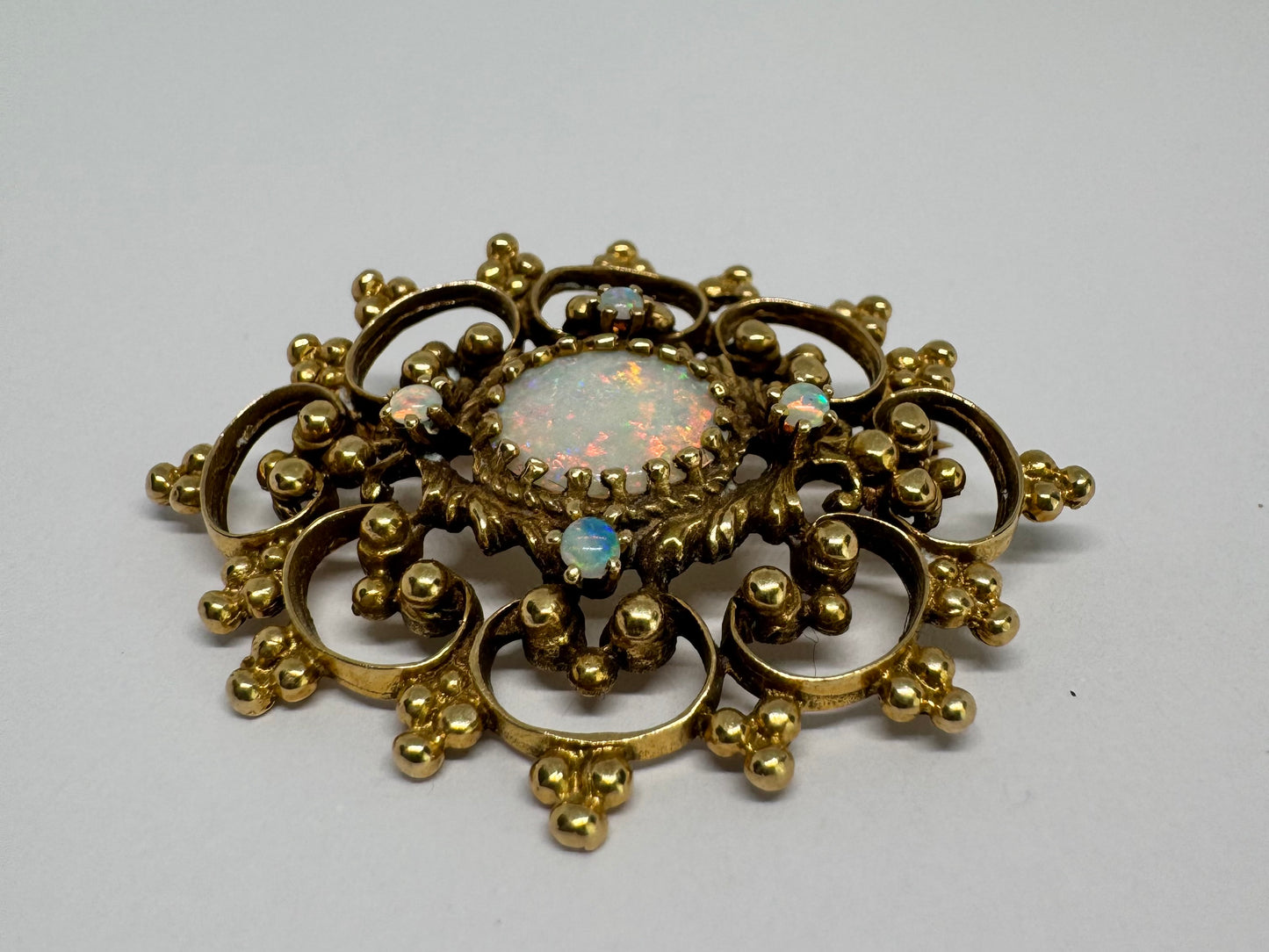 14K gold Brooch set with Opal