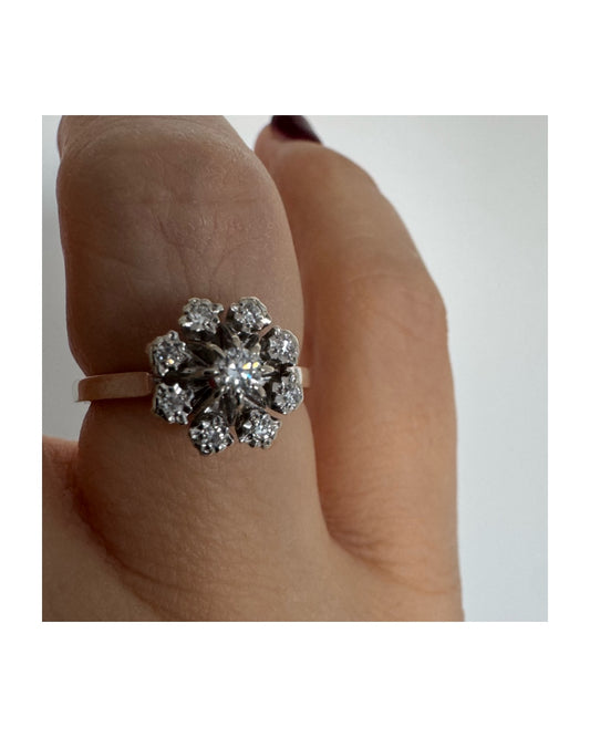 18K gold ring set with Diamonds