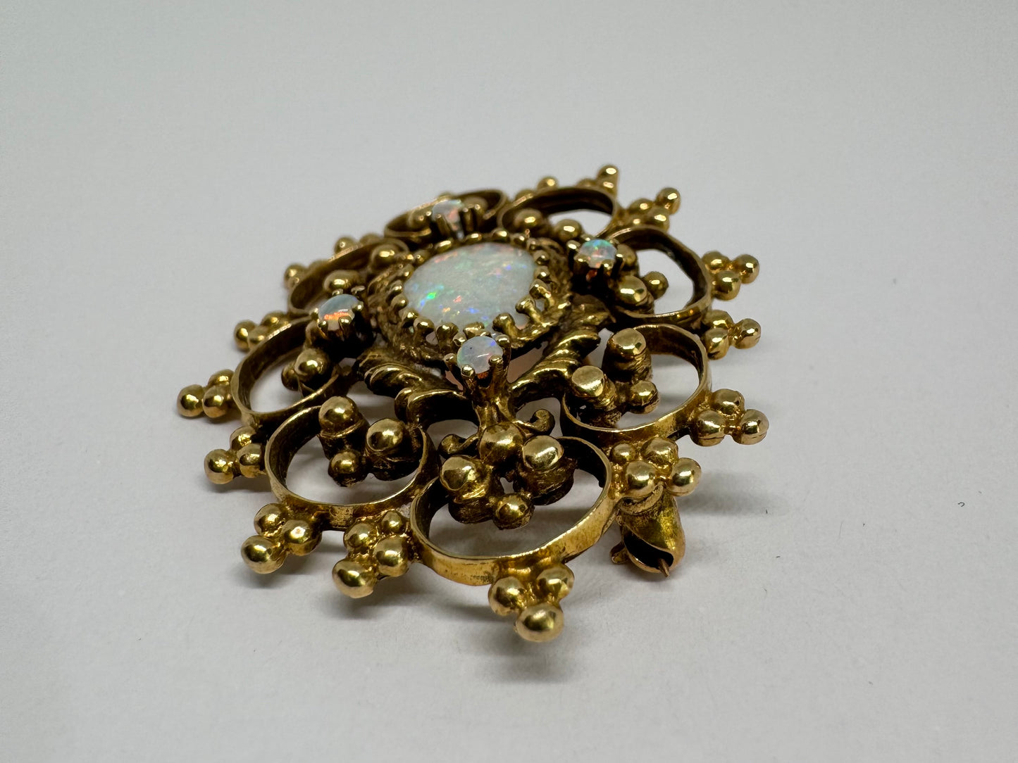 14K gold Brooch set with Opal