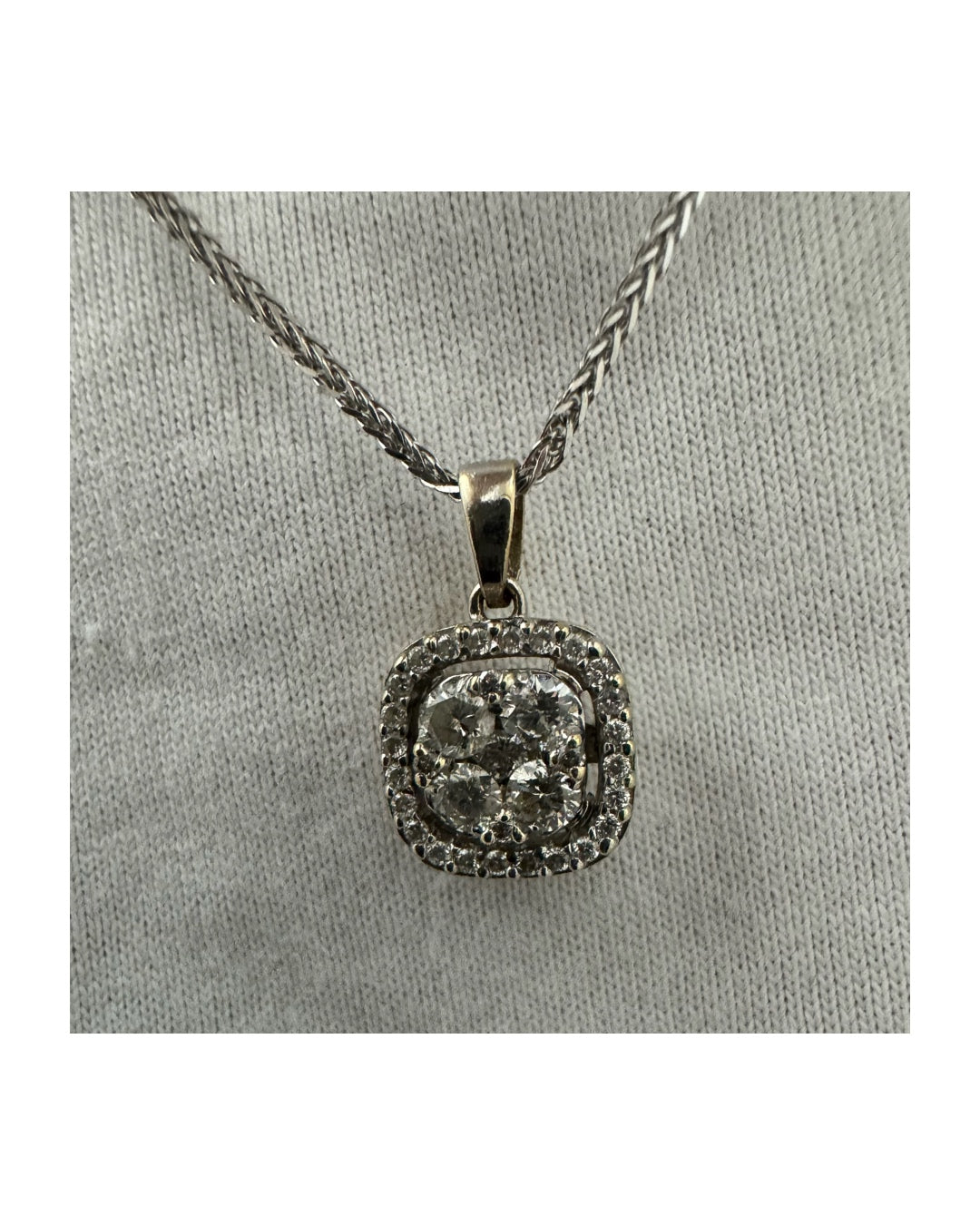 שרשרת זהב לבן 14 קראט משובצת יהלומים