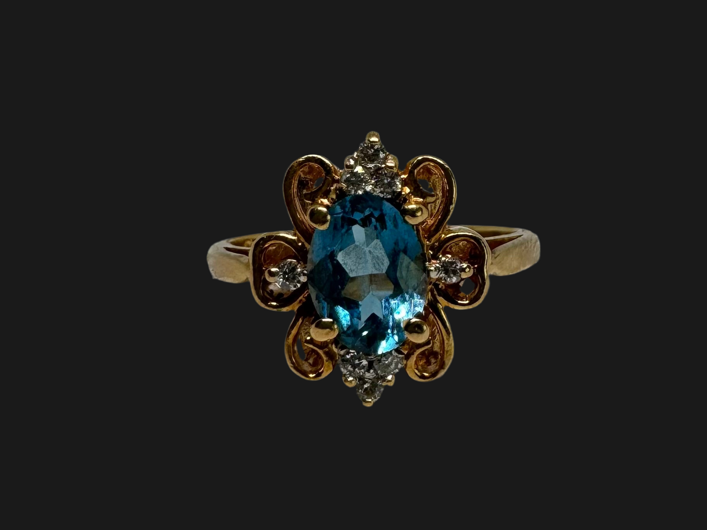 18K gold ring set with Blue Topaz & Diamonds