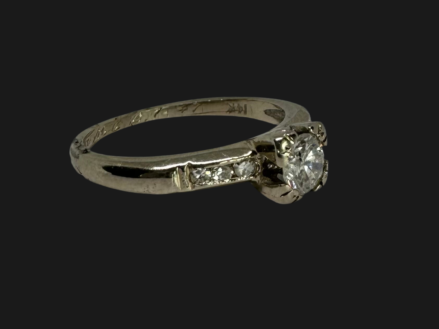 14K gold ring set with Diamonds