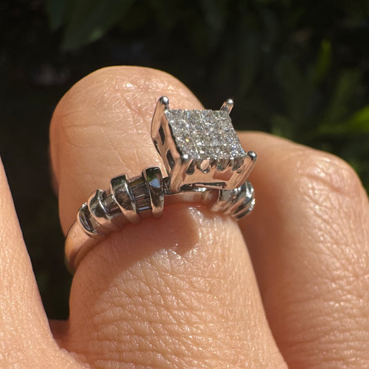 14K gold ring set with Diamonds