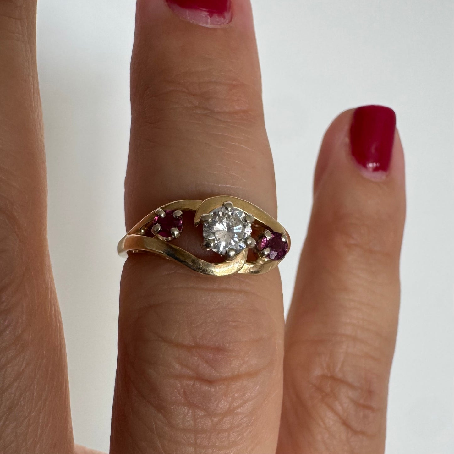 14K gold ring set with a sparkling central Diamond & Ruby side stones