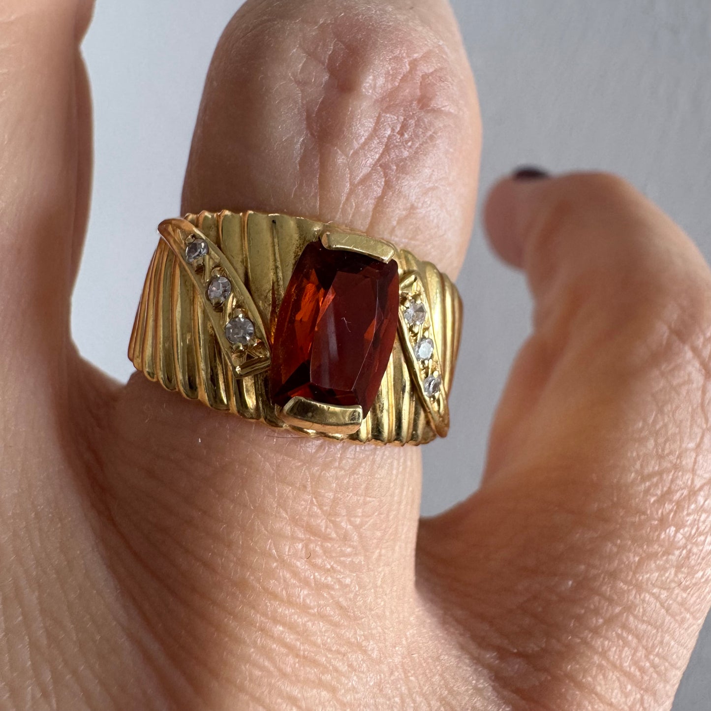 טבעת זהב צהוב 14 קראט משובצת אבן סיטרין ויהלומים