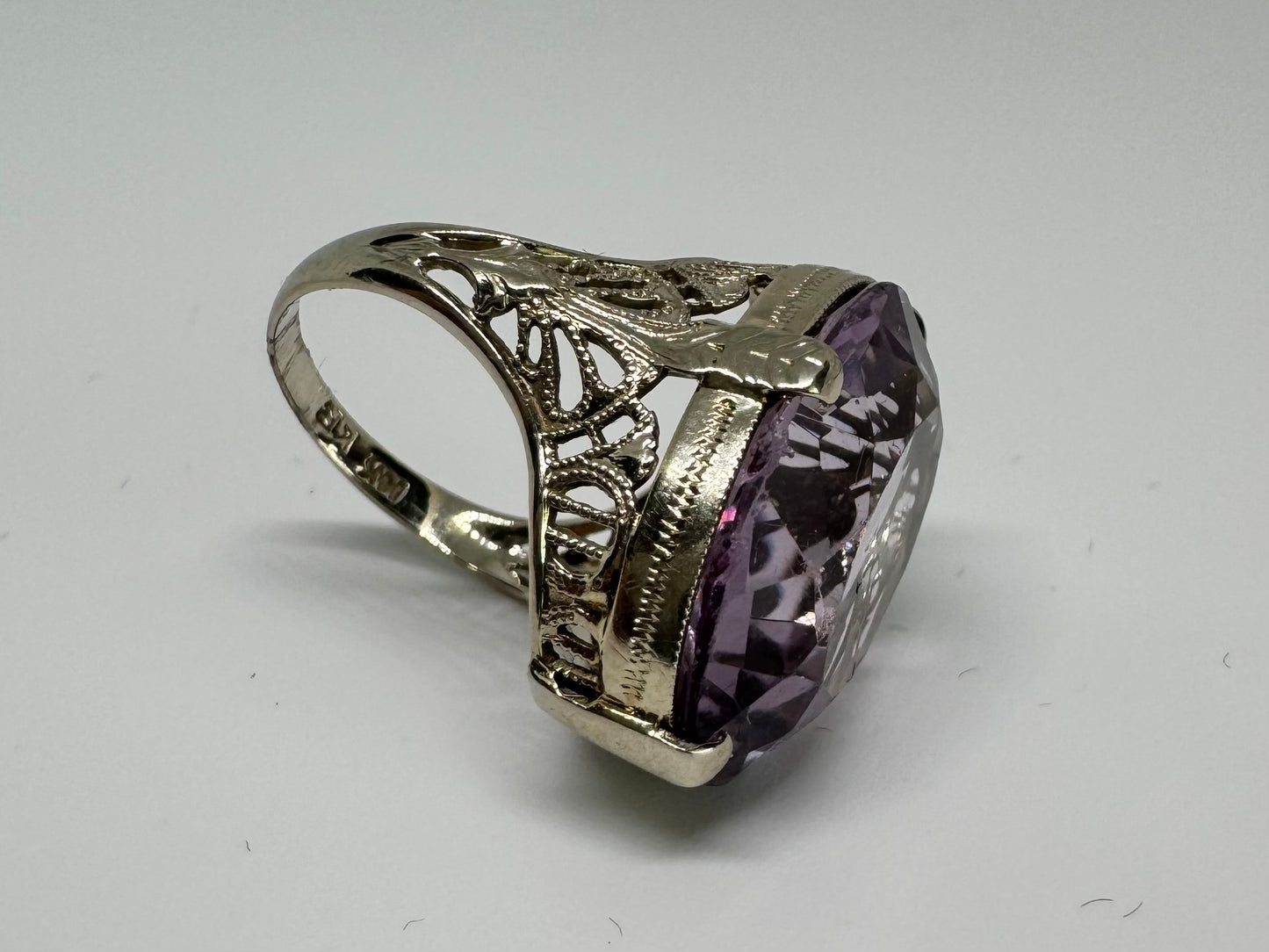 14K gold ring set with Amethyst