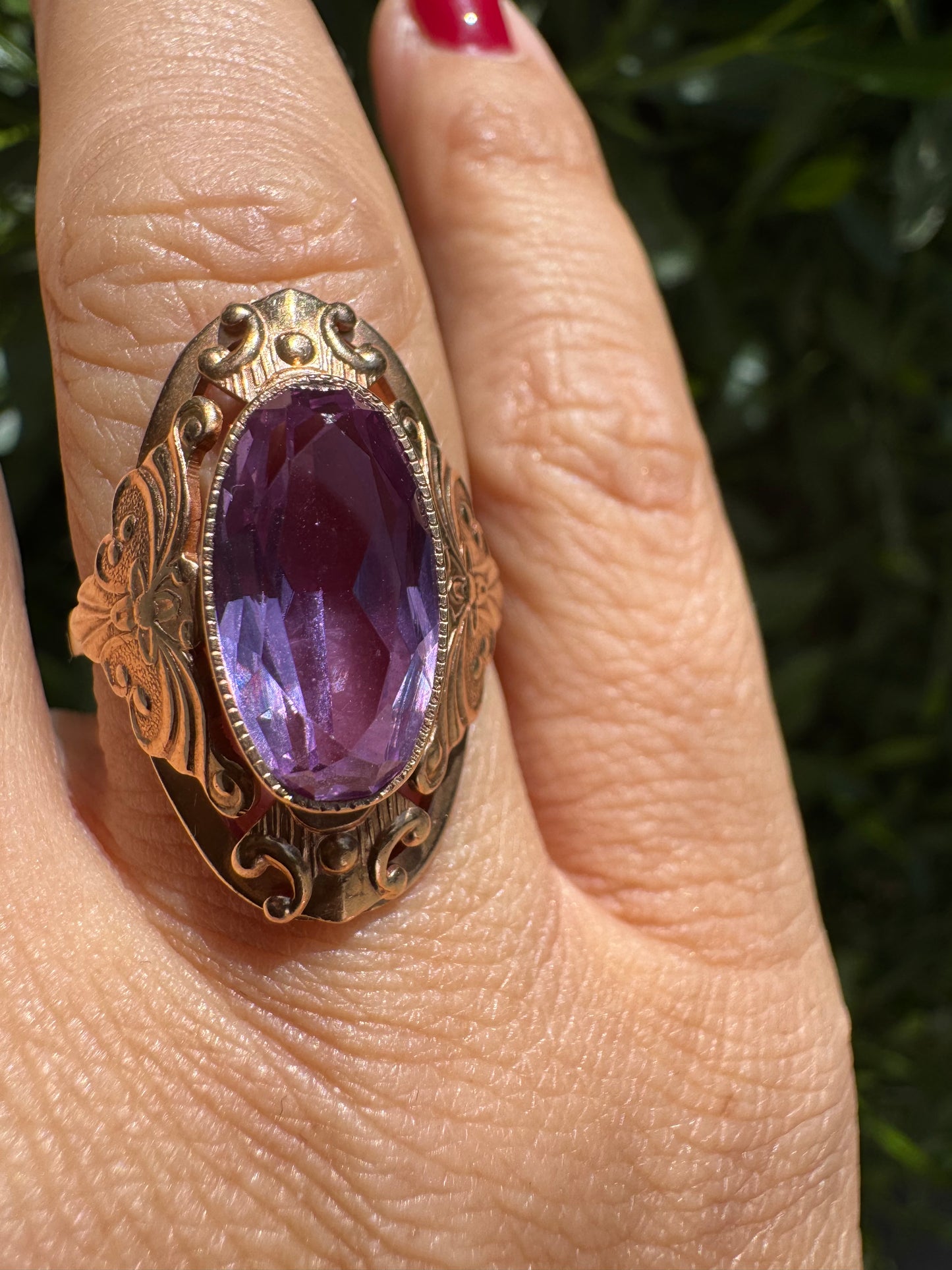 14K gold set with an oval-cut Amethyst