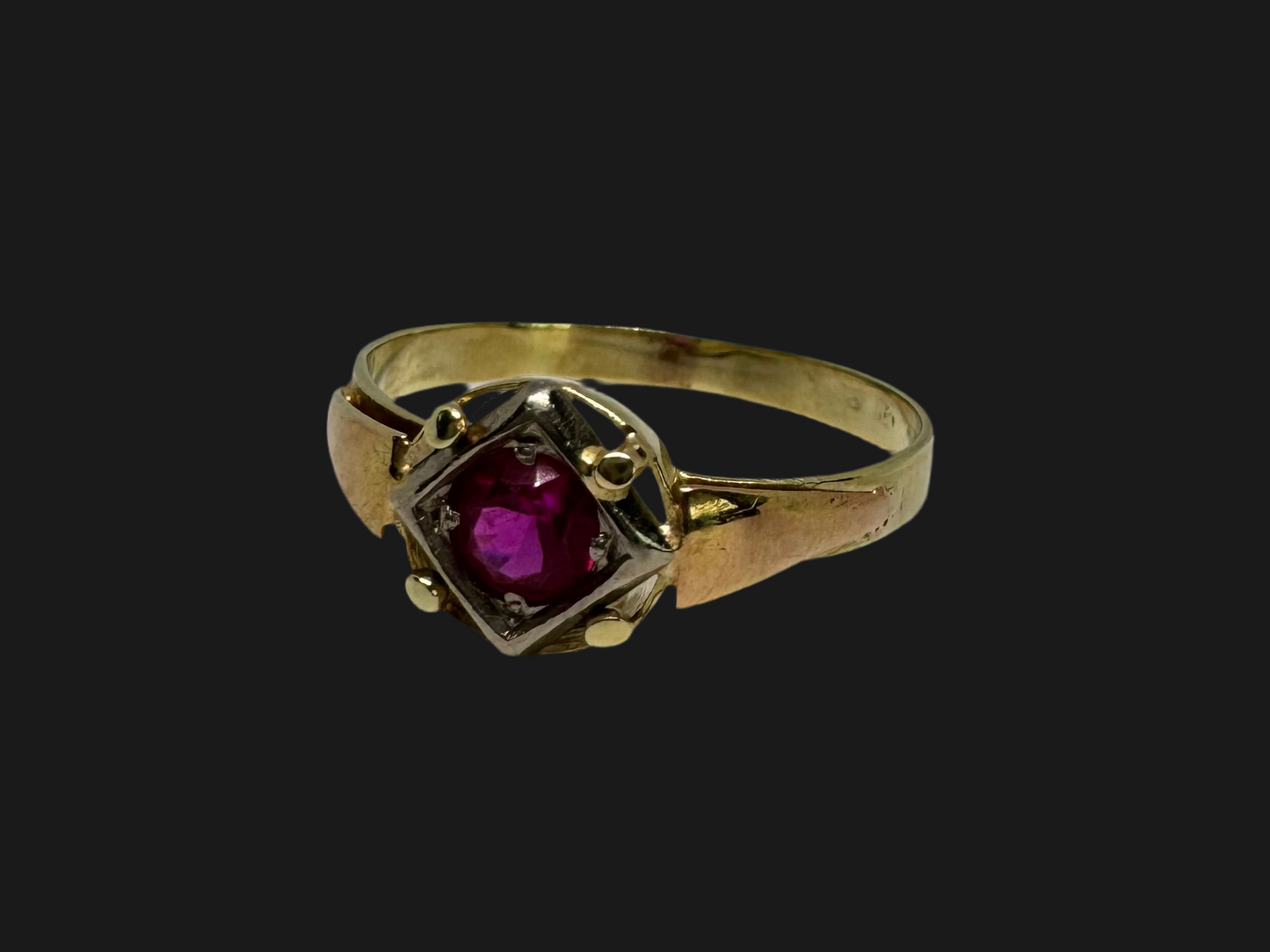 14K gold ring set with Ruby