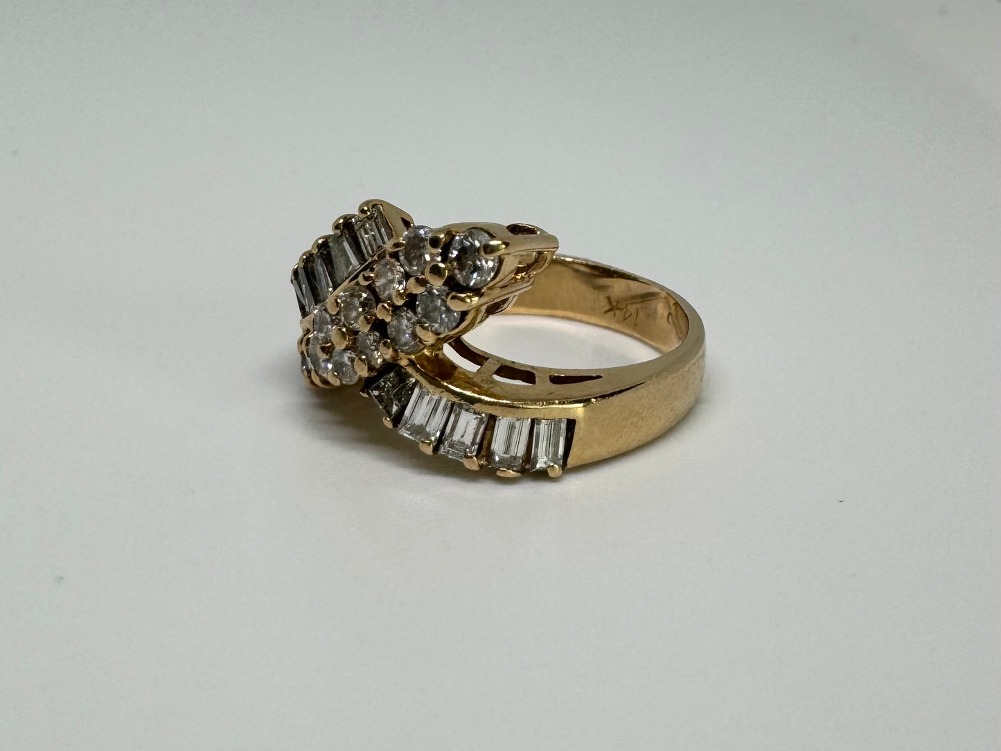 14K gold ring set with Diamonds