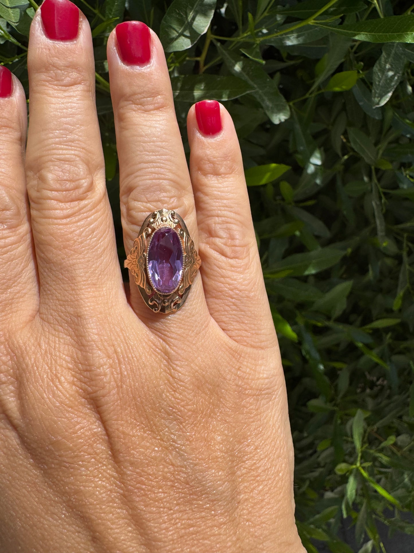14K gold set with an oval-cut Amethyst