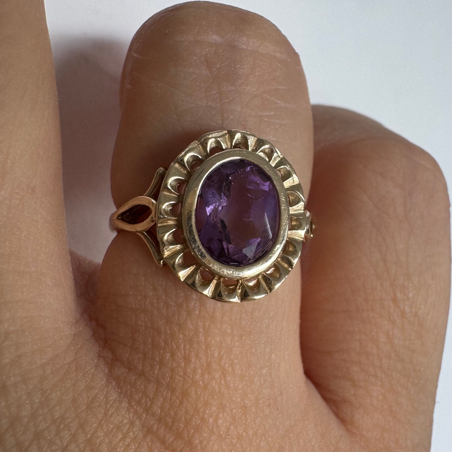 9K gold ring set with a mesmerizing deep purple Amethyst, framed by delicate details that give it a romantic and regal feel.