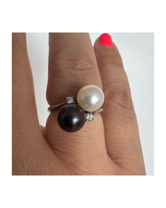 14K gold ring set with a White Pearl, Black Pearl and Diamonds.