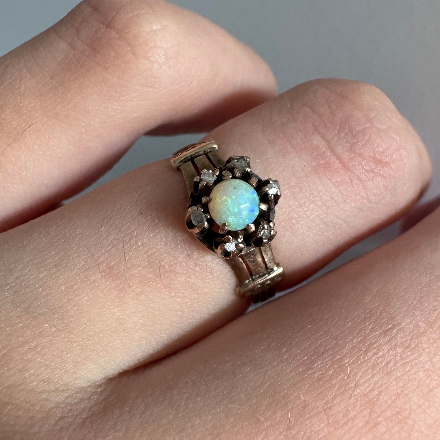 9K gold ring set with Opal