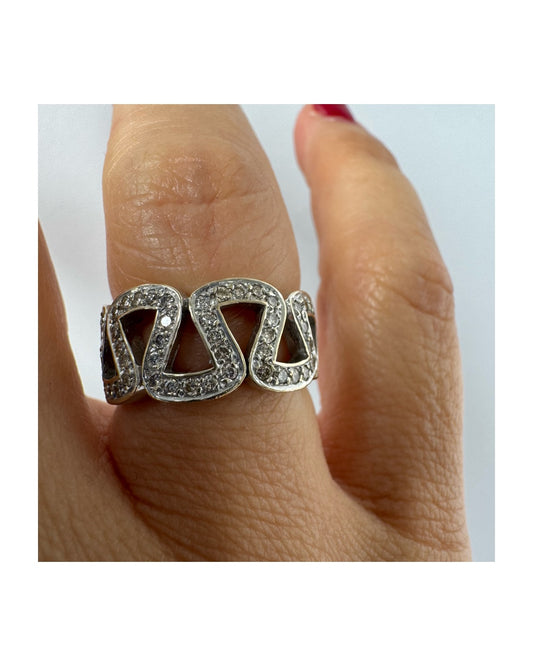 18K gold ring set with Diamonds in a modern geometric design