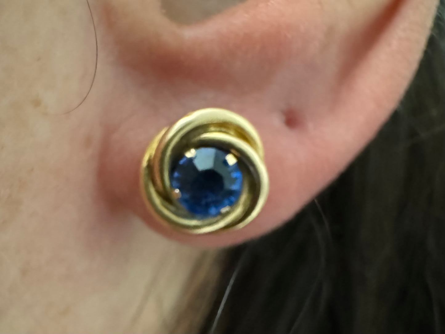 14K gold Earrings set with Sapphire