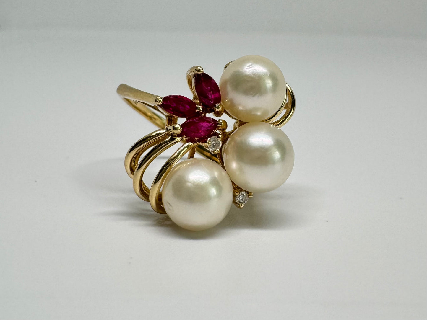 14K gold ring set wirh Pearls, Diamonds & Ruby