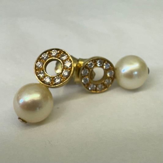 18K gold stud earrings set with Pearl & Diamonds