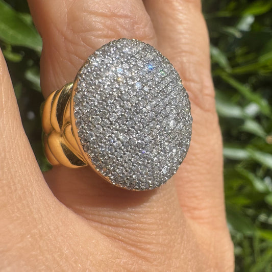 18K gold ring set with a dazzling dome of pavé-set diamonds