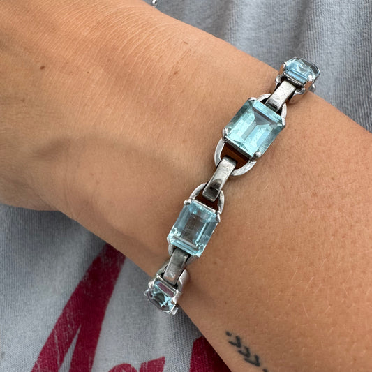 18K white gold bracelet set with large emerald-cut Aquamarine stones — elegant, radiant, and timeless.
