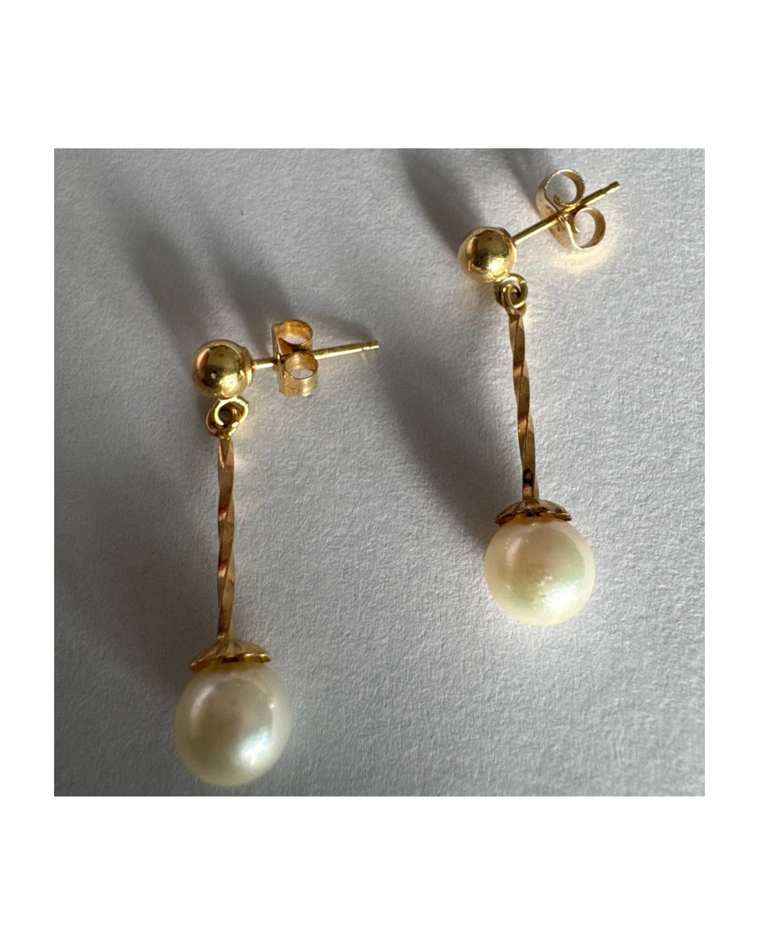 14K gold earrings set with Pearl