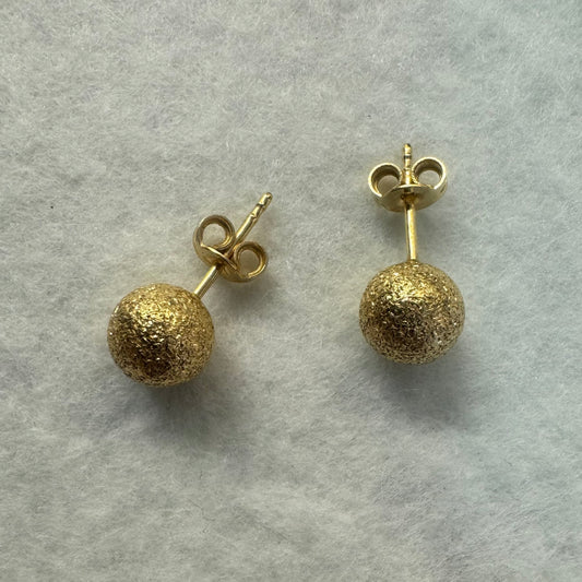 18K gold stud earrings