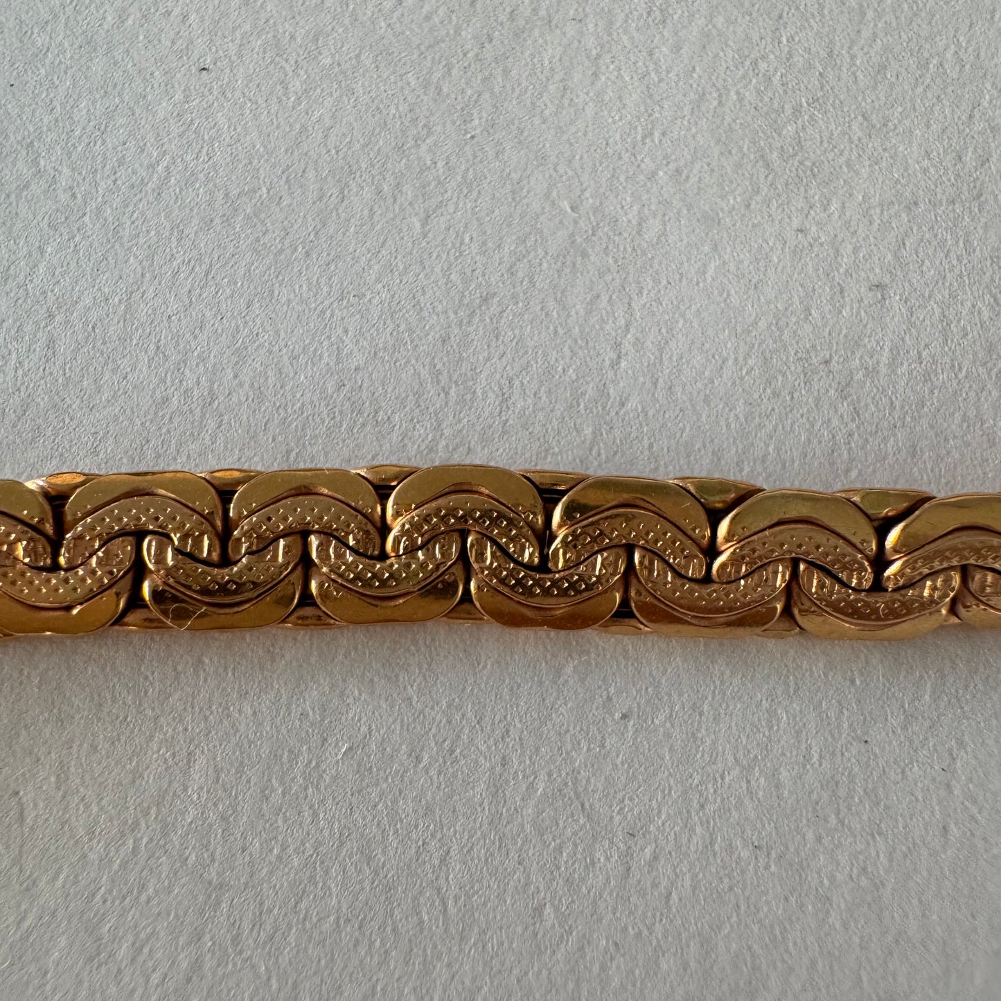 צמיד זהב אדום 14 קראט בעבודת חוליות מרהיבה.